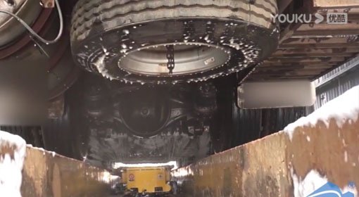 自动底盘清洗设备